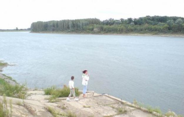 Iaht eşuat pe Dunăre: un german naviga spre Constanţa cu o hartă veche